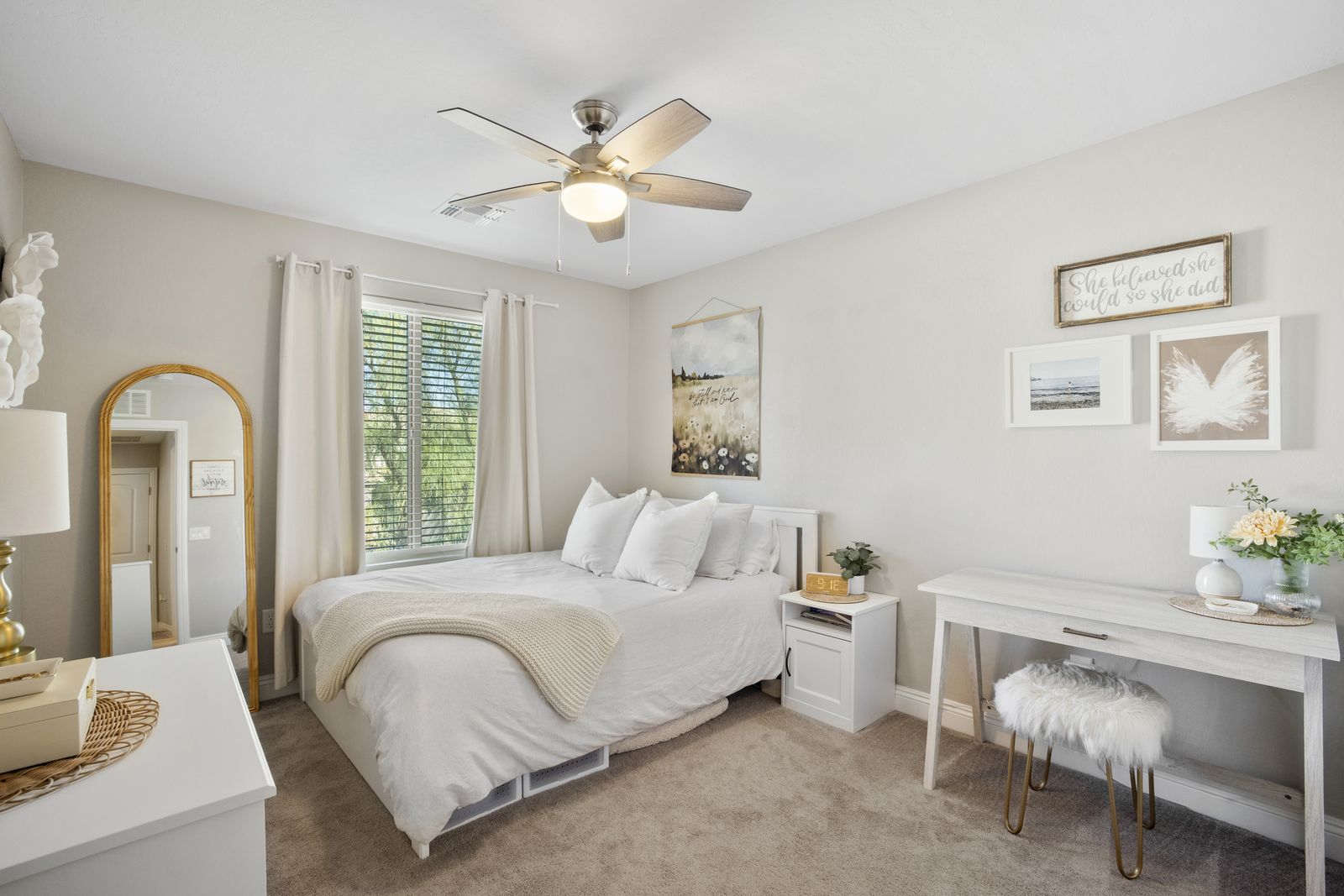 Secondary bedroom with ceiling fan.